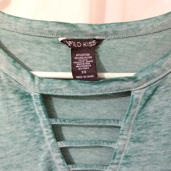 Wild Kiss Butterfly T-shirt Top Teal Sun Moon Celestial V-neck Strip Neckline - Picture 2 of 12